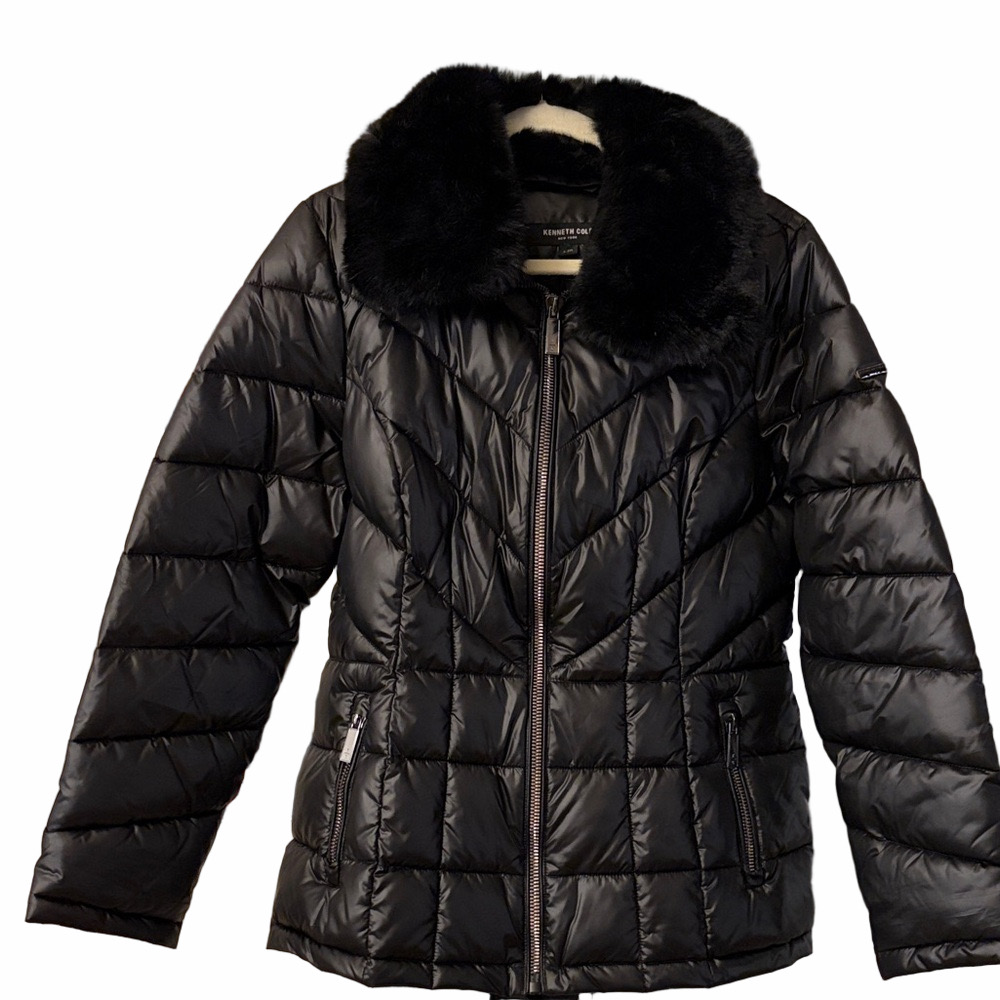 Kennth Cole winter jacket with faux fur Collar size L.